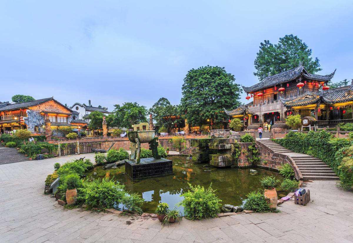 做空间 Photoshop做出的半透明的模板 用什么格式 保存？